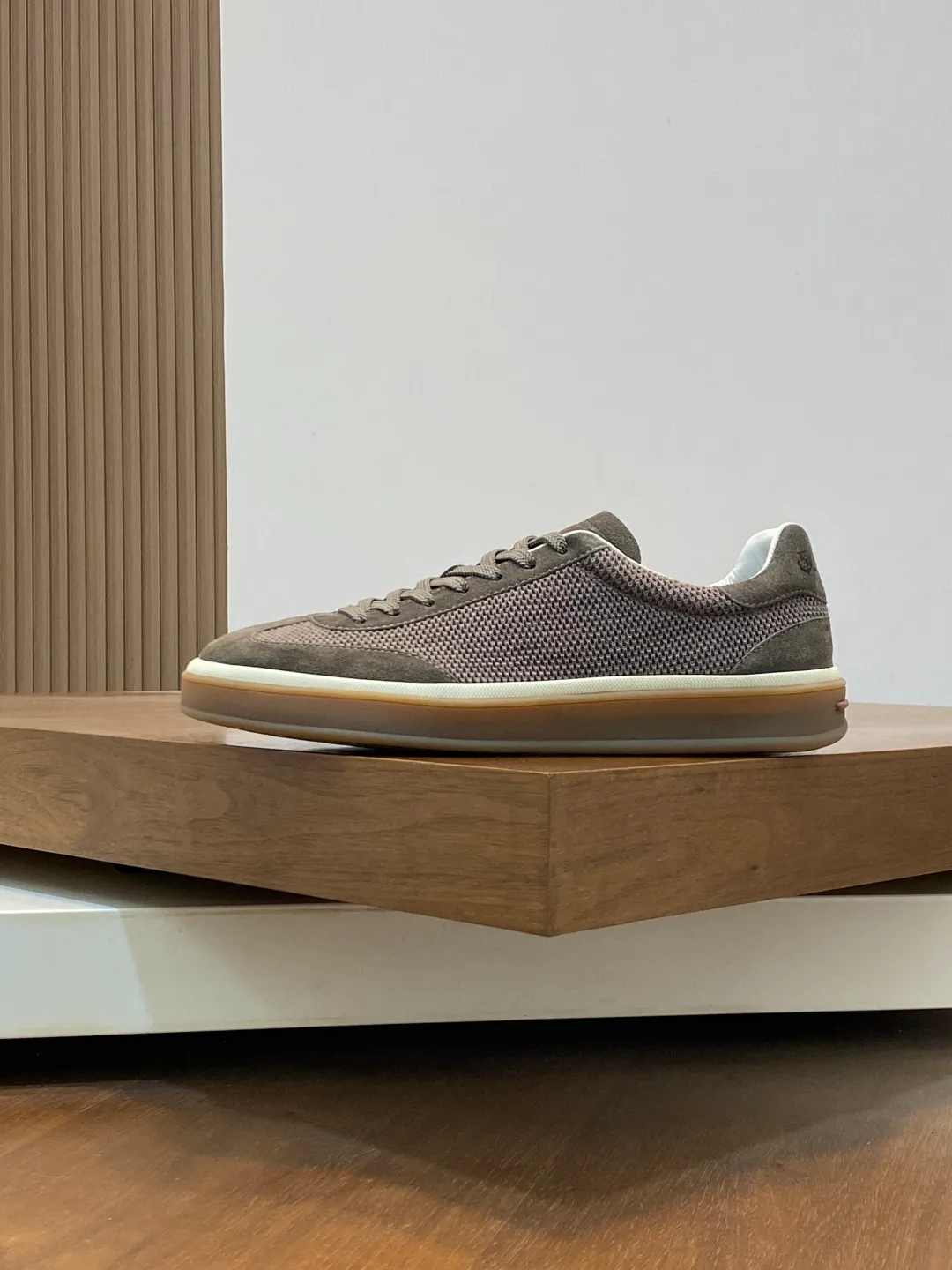 P420 Loro Piana - classic casual shoes, men's lace-up casual shoes and sneakers, high-quality lightweight and comfortable fabrics, suitable for outdoor leisure, the color scheme is young and energetic, it goes great with sportswear or casual suits! Code number: 39-44 (38, 45, 46, can be customized No. 088